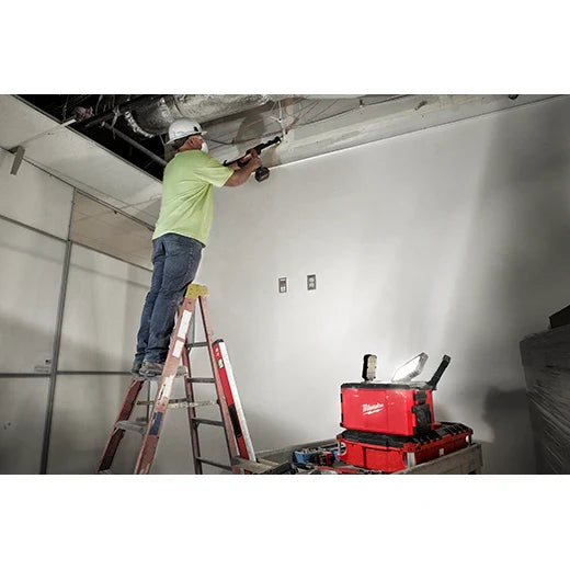 🛒 Milwaukee 2357-20 M18™ PACKOUT™ Light/Charger